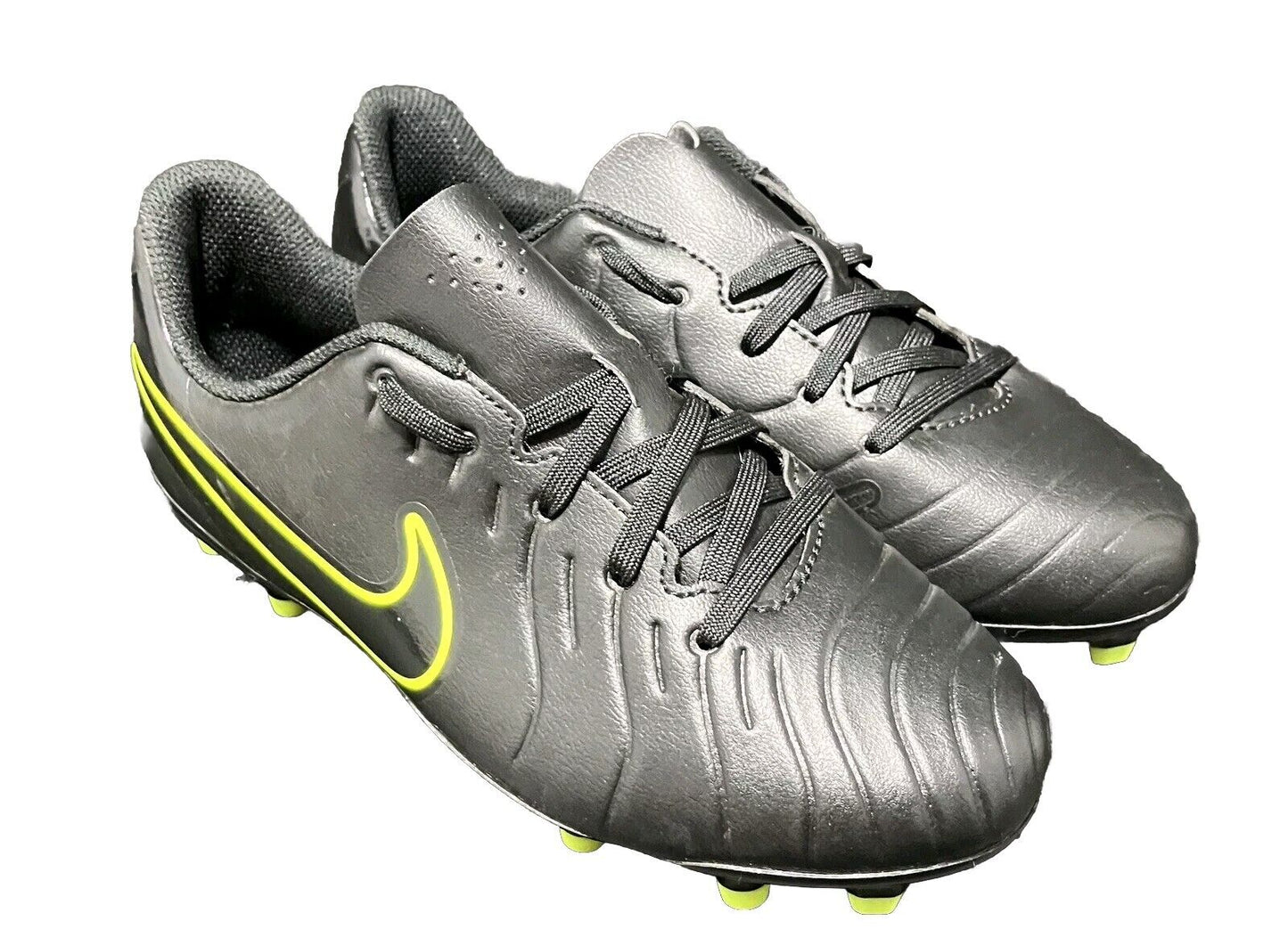 Nike Jr. Tiempo Legend 10 Club Boys DV4352-001 (Black/Volt), Size 3.5Y