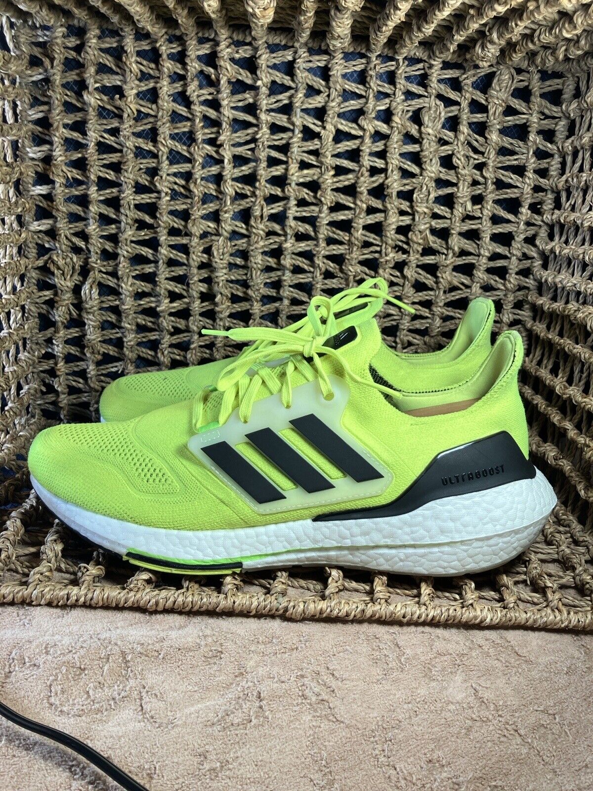 adidas ULTRABOOST 22 Solar Yellow/Core Black Unisex Running Shoes US Size 11
