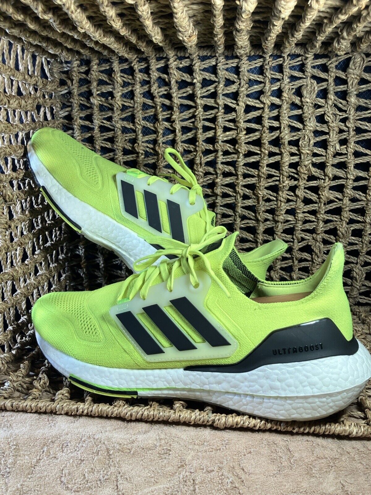 adidas ULTRABOOST 22 Solar Yellow/Core Black Unisex Running Shoes US Size 11
