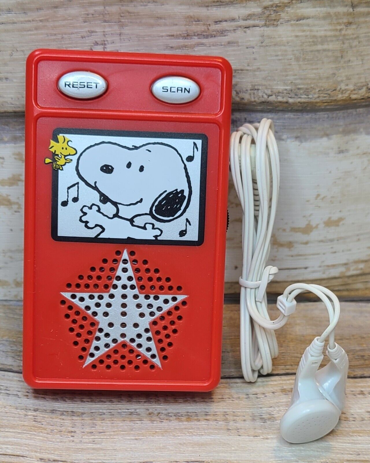 2006 Macy's Peanuts Snoopy & Woodstock Portable Scanning Radio & Earbuds