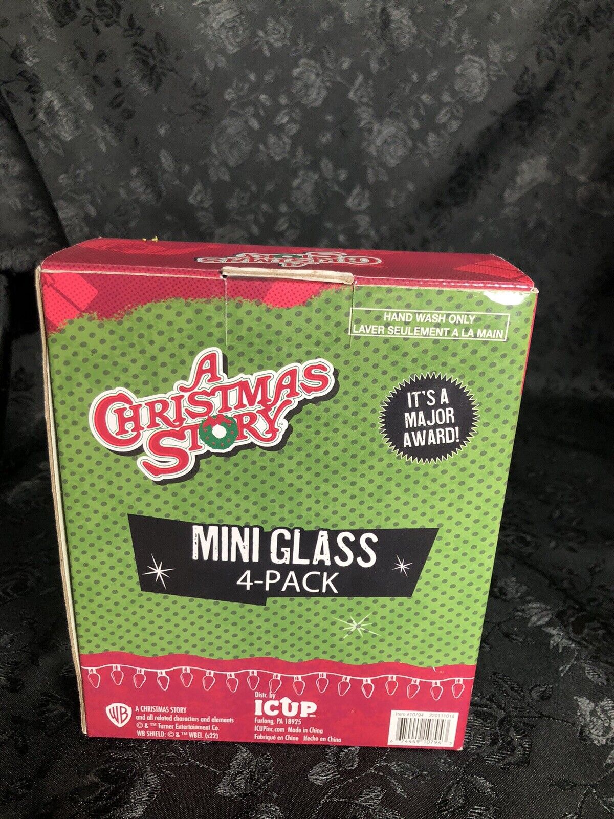 A Christmas Story Collectible Bundle 2 21oz Glasses 4 Shot Glasses 500 PCPuzzle