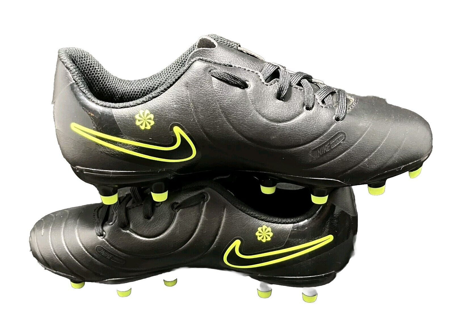 Nike Jr. Tiempo Legend 10 Club Boys DV4352-001 (Black/Volt), Size 3.5Y