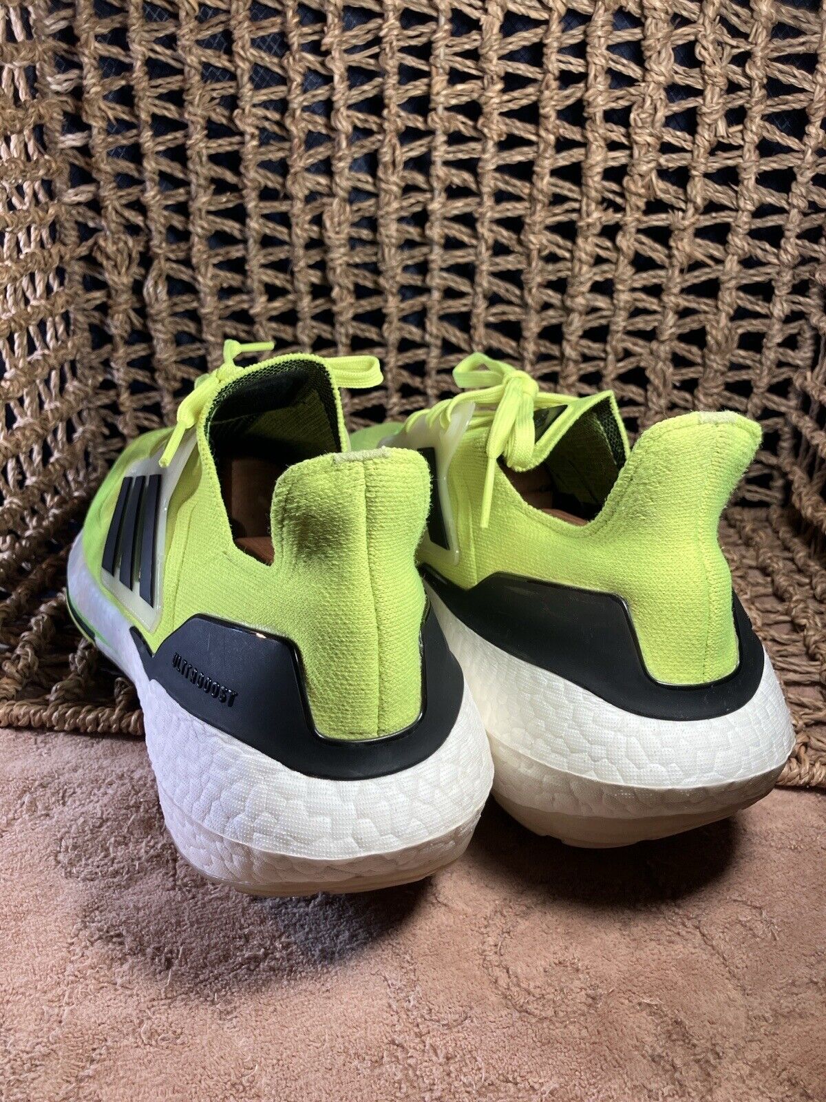 adidas ULTRABOOST 22 Solar Yellow/Core Black Unisex Running Shoes US Size 11