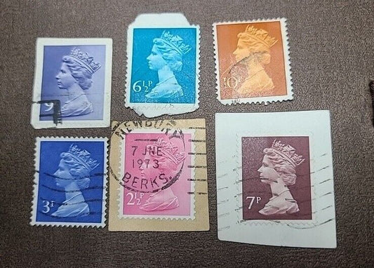 Vintage QUEEN ELIZABETH II Great Britain Collectible Stamps